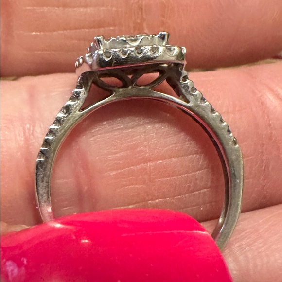 Beautiful Wedding Set ! Size 6.5...white gold with beautiful diamonds - Picture 4 of 8